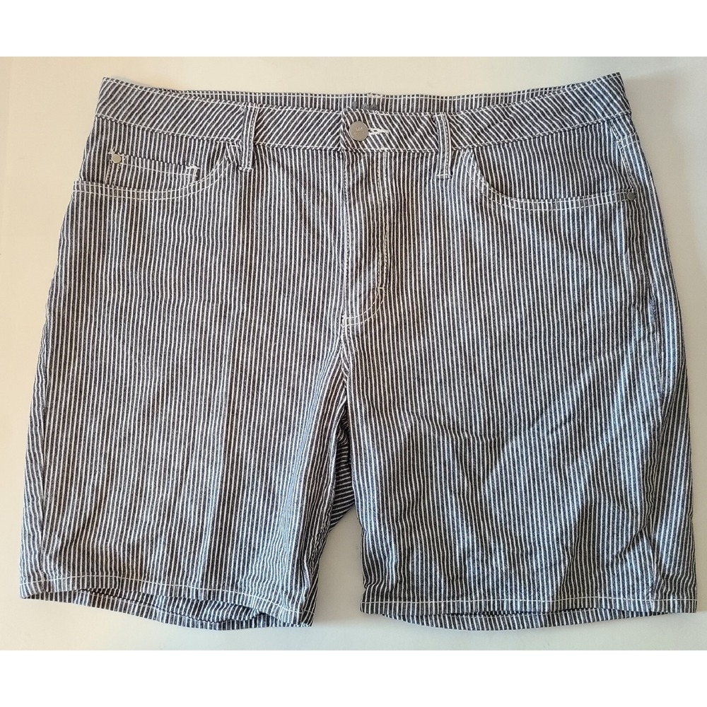 Lee Riders Women's Jean Shorts RN130273 Size 16M Blue White Pinstripes 5 Pockets